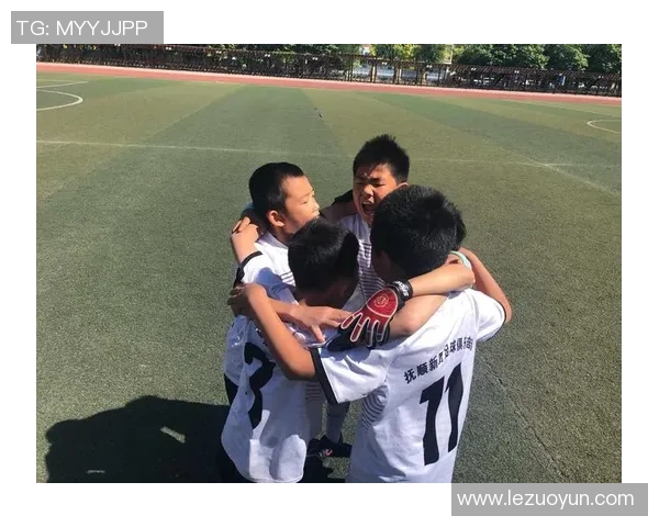 足球明星抱枕带你感受赛场激情与温暖的完美结合